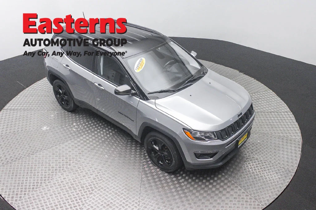 Used 2020 Silver Jeep Latitude image 3