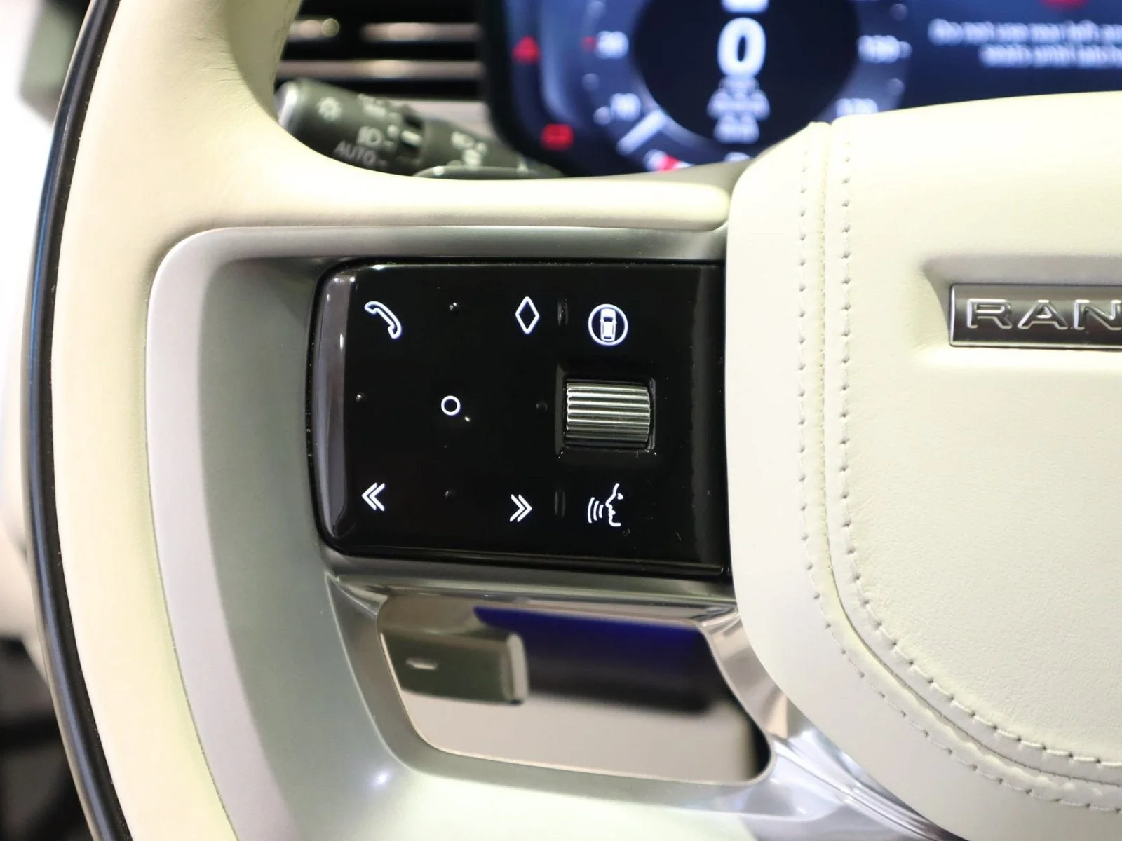Used 2024 White Land Rover Autobiography image 27