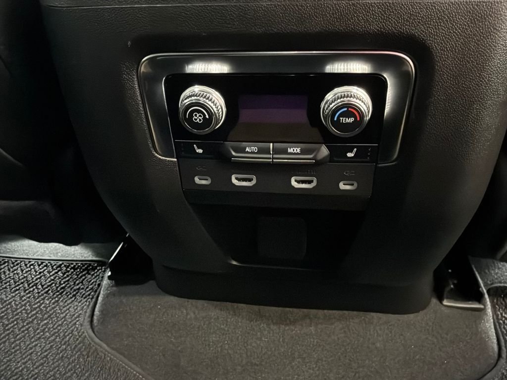 Used 2024 White GMC Denali image 19