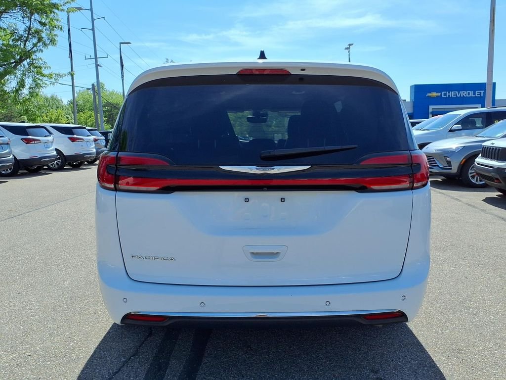 Used 2023 White Chrysler Touring L image 6
