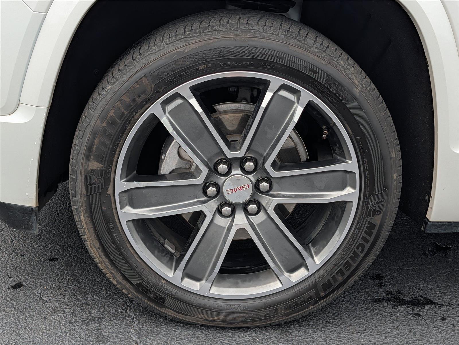 Used 2018 White Frost Tricoat GMC Denali image 9