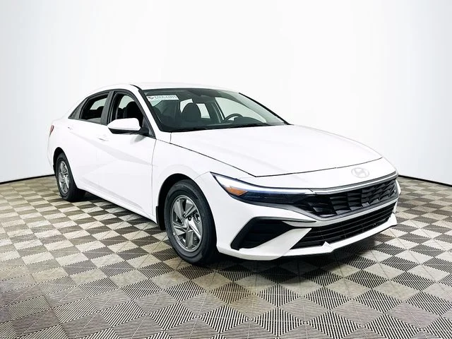 New 2026 Hyundai ELANTRA SE