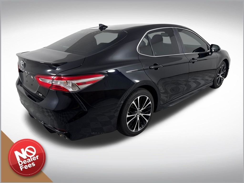 2020 Toyota Camry SE - Photo 3