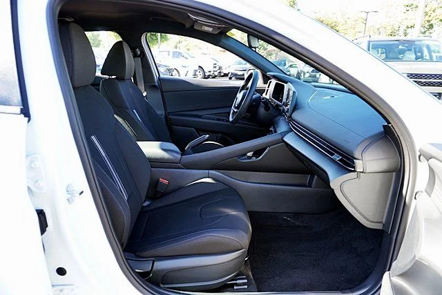 Used 2026 White Hyundai SEL Sport image 10