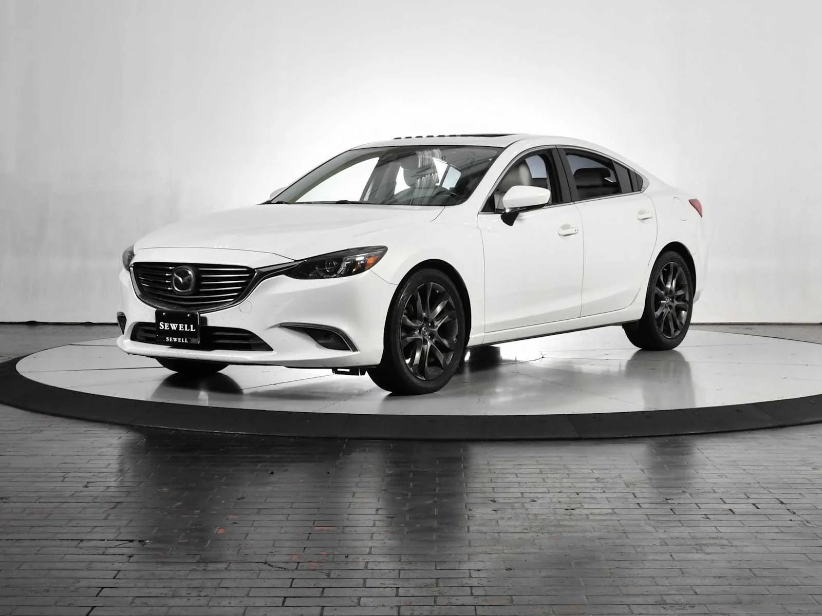 2016 Mazda EZ-6 i Grand Touring Auto's photo