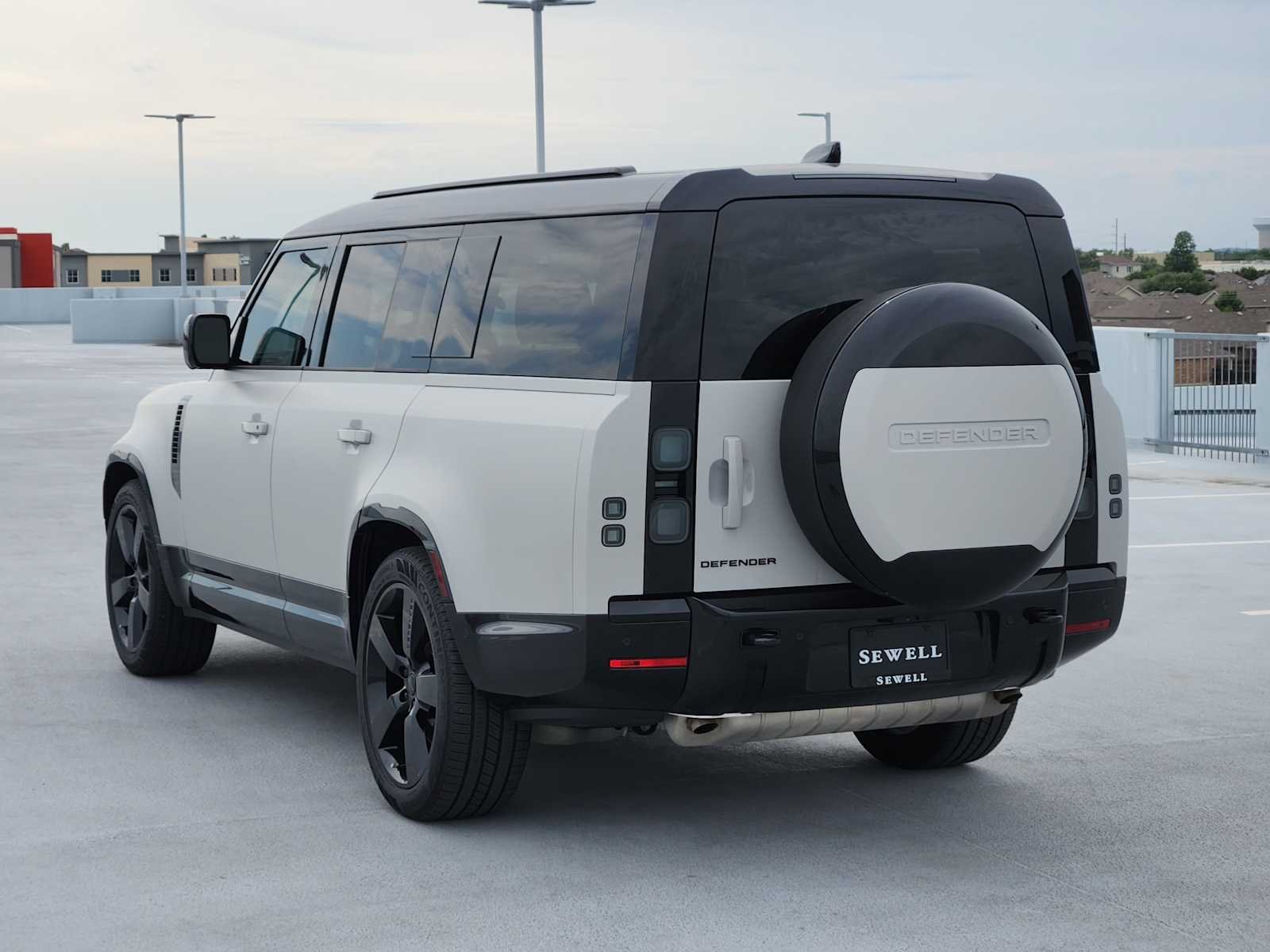 2026 Land Rover Defender X-Dynamic SE - Photo 7