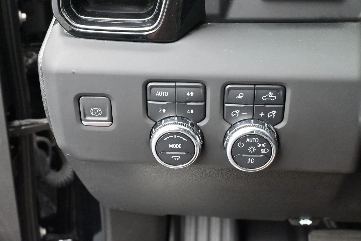 Used 2024 Onyx Black GMC AT4 image 21