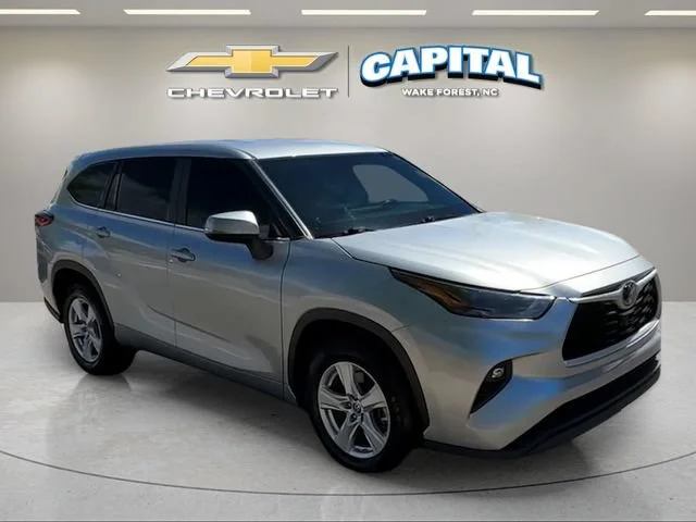 Used 2023 Silver Toyota LE image 7