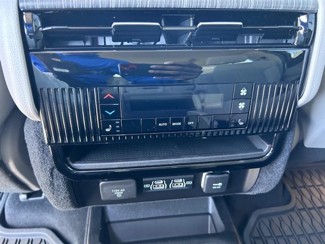 Used 2024 Velvet Red Pearl Coat (prv) Wagoneer Series II image 14