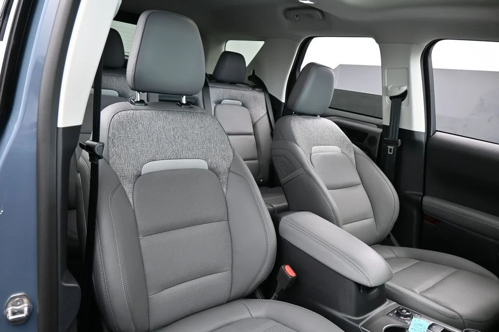 Used 2026 Azure Gray Metallic Ford Badlands image 49