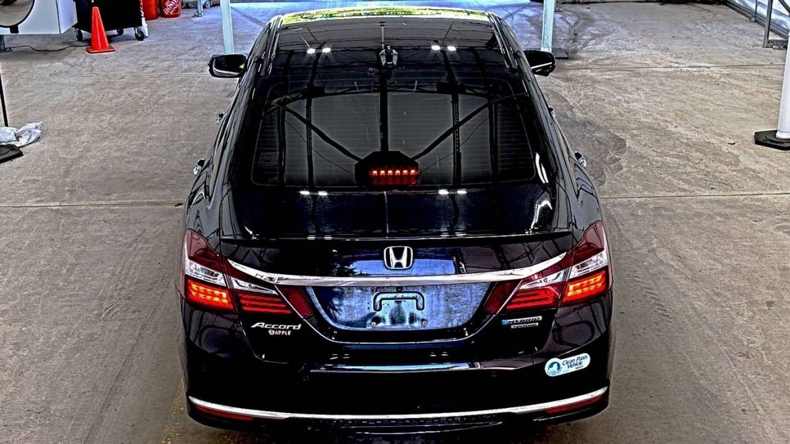Used 2017 Crystal Black Pearl Honda Touring image 5