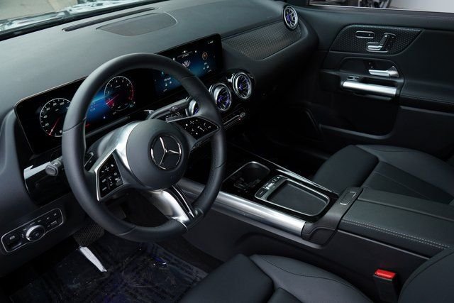 Used 2026  Mercedes-Benz GLA 250 image 2