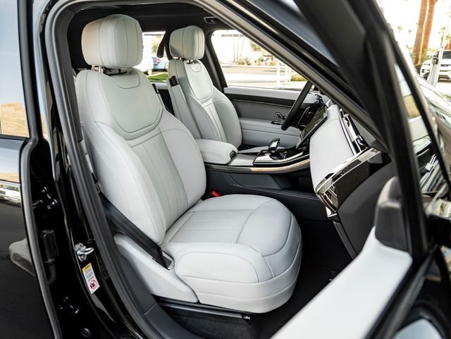 New 2026 Santorini Black LAND ROVER SE image 35