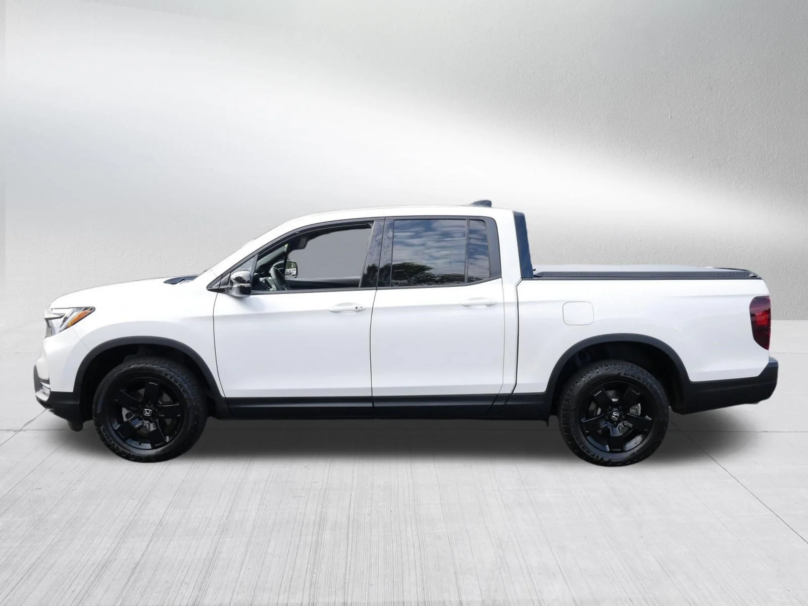Certified Used 2026 Platinum White Pearl Honda Black Edition Two-Tone image 4
