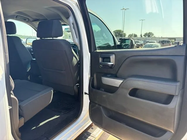 Used 2018 SUMMIT WHITE Chevrolet LT image 20