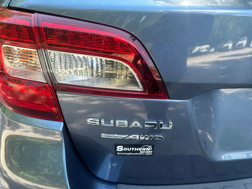 Used 2018 Blue Subaru 2.5i Premium image 11