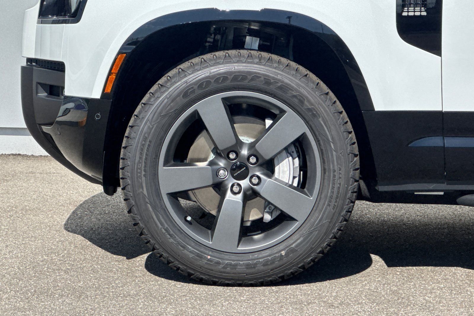 New 2026 Fuji White Land Rover X-Dynamic SE image 33