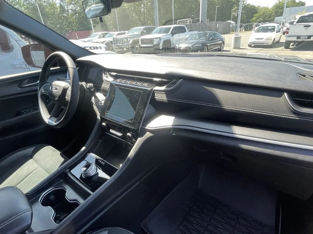 Used 2025 Black Jeep Altitude X image 23