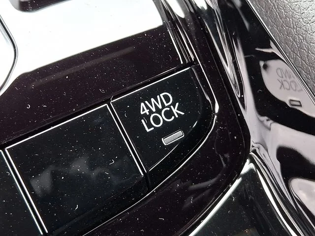 New 2026 White Jeep Latitude image 20
