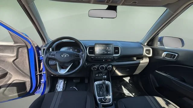 Used 2025  Hyundai SEL image 16