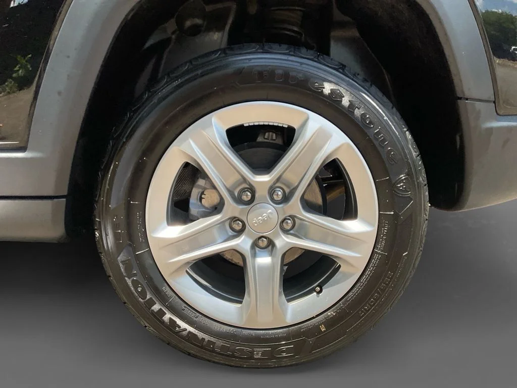Used 2024 Black Jeep Latitude image 8
