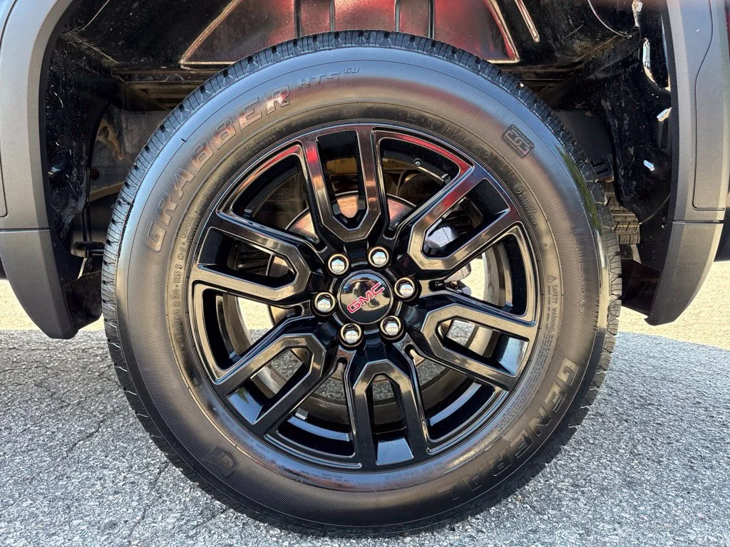Used 2025 Onyx Black GMC Elevation image 30