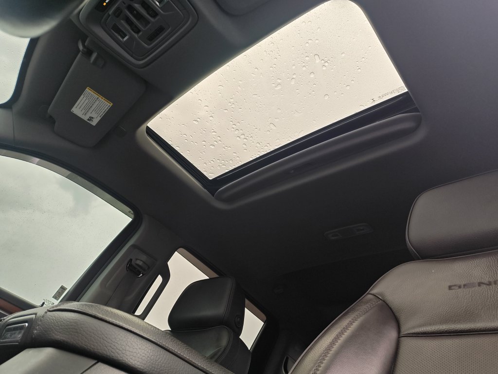 Used 2022 Silver GMC Denali image 24