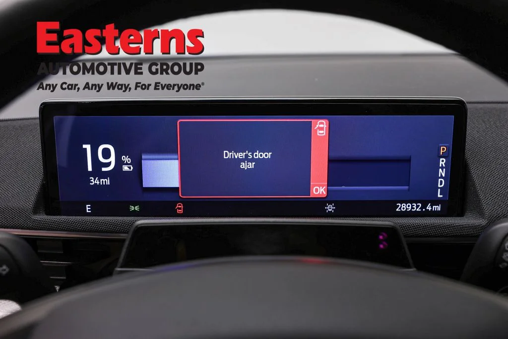 Used 2021 White Ford Select image 18