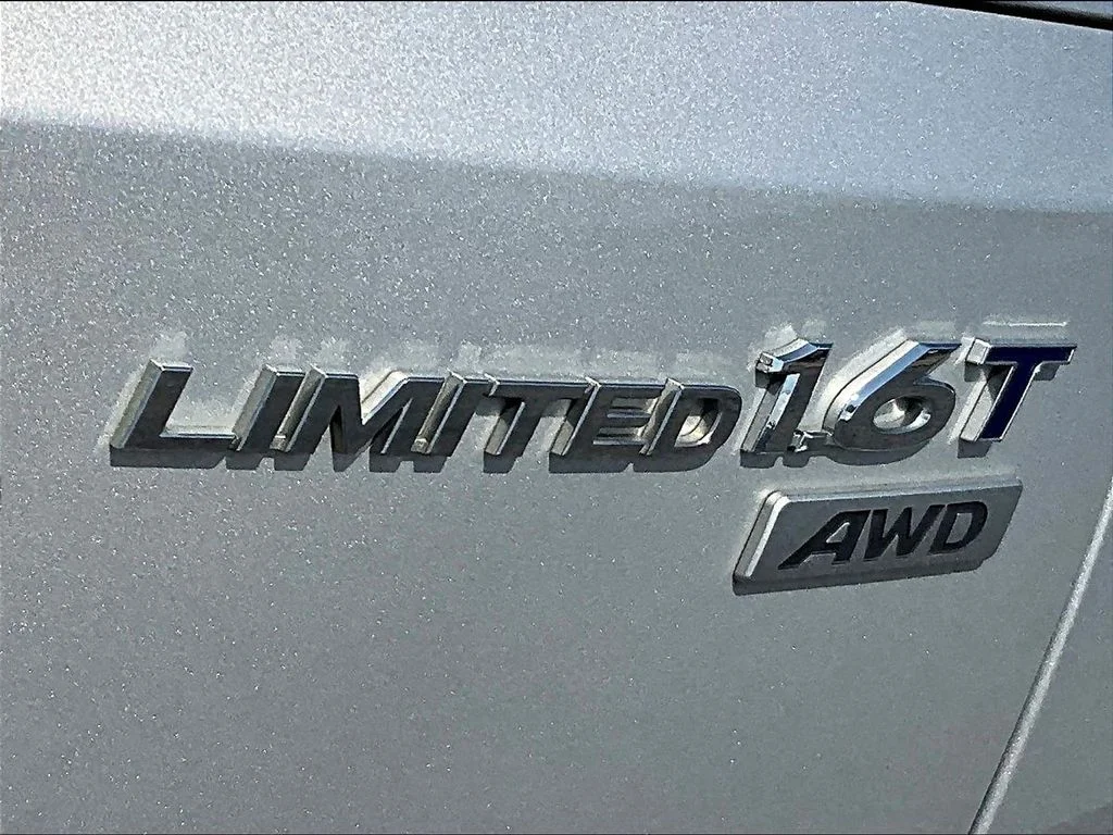 Used 2018 Silver Hyundai Limited image 24