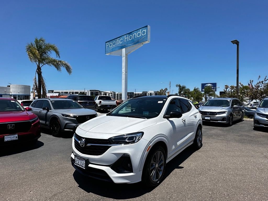 Used 2020 White Buick Essence image 2