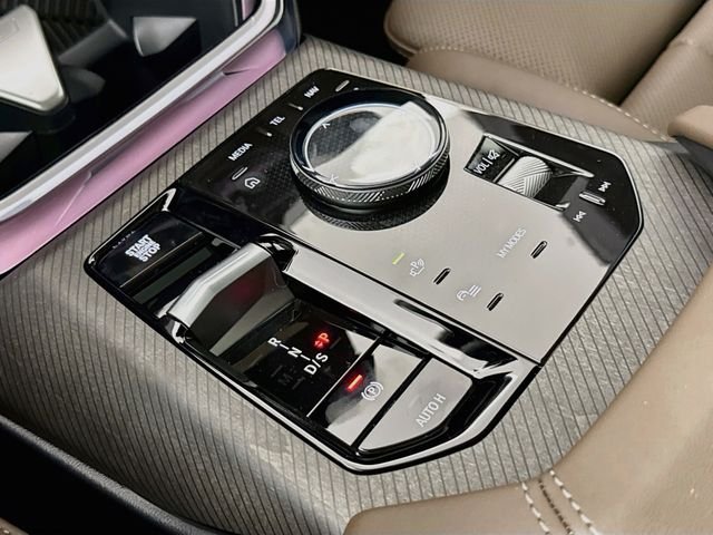 New 2026 White Metallic BMW 30 xDrive image 17