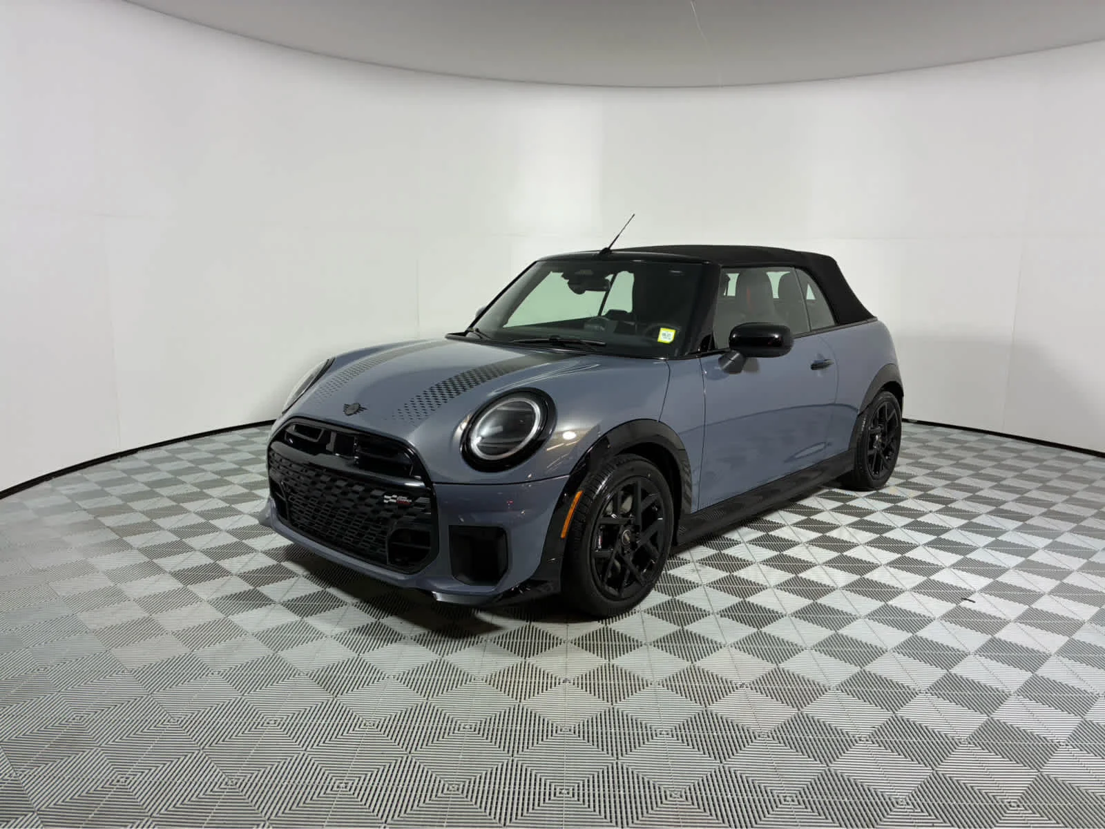New 2026 Copper Grey Metallic MINI Iconic image 15