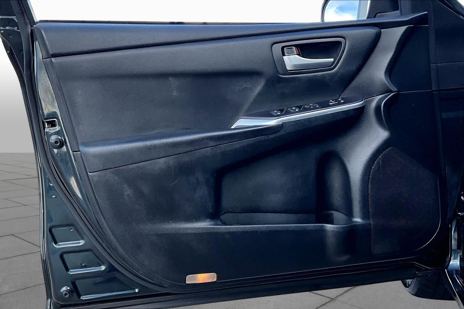 Used 2015 Cosmic Gray Mica Toyota LE image 22