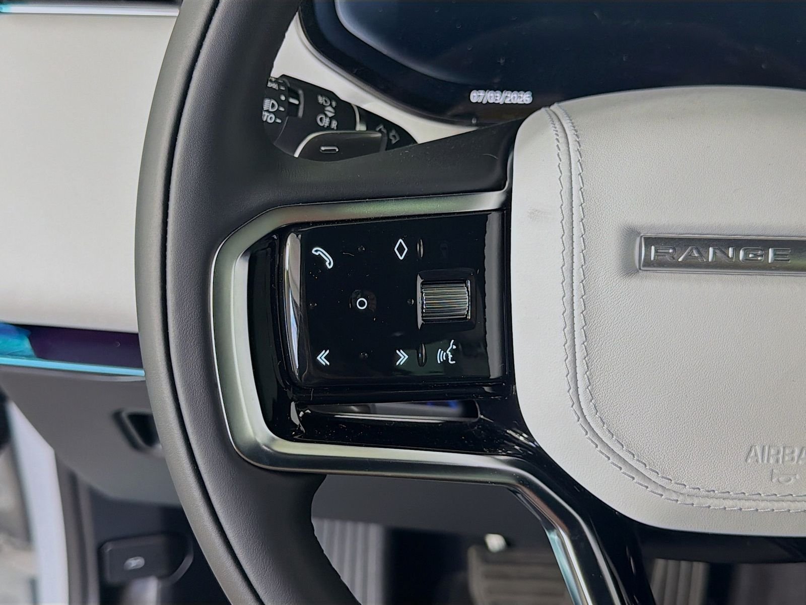 New 2026 Fuji White LAND ROVER SE image 12