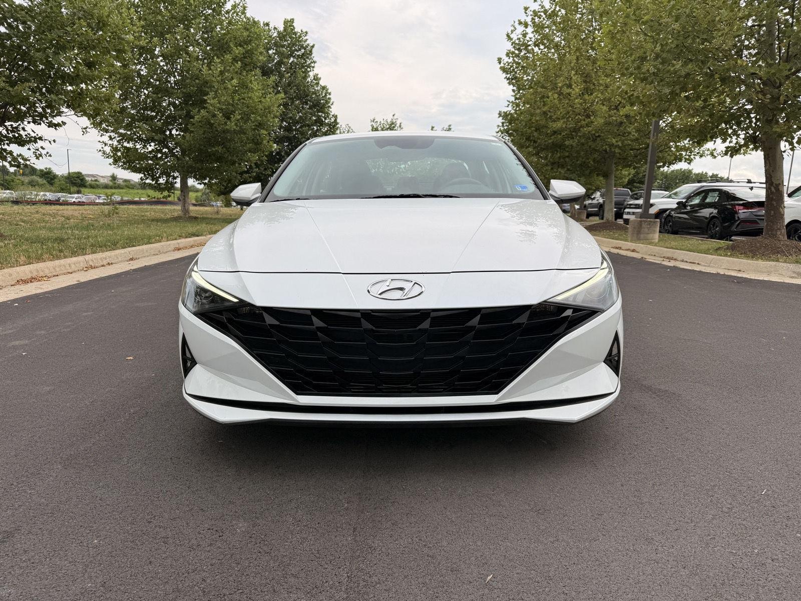 Used 2022 Quartz White Hyundai SEL image 3