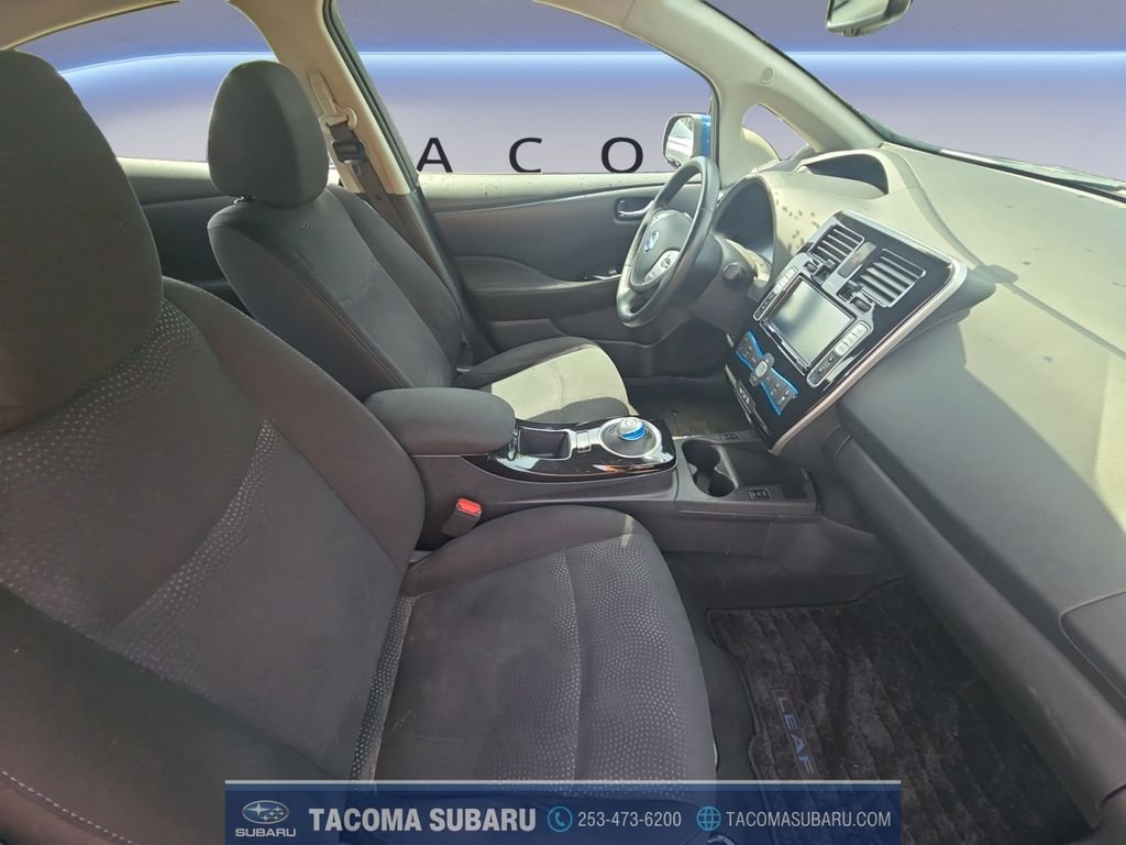 Used 2016 Blue Nissan SV image 17