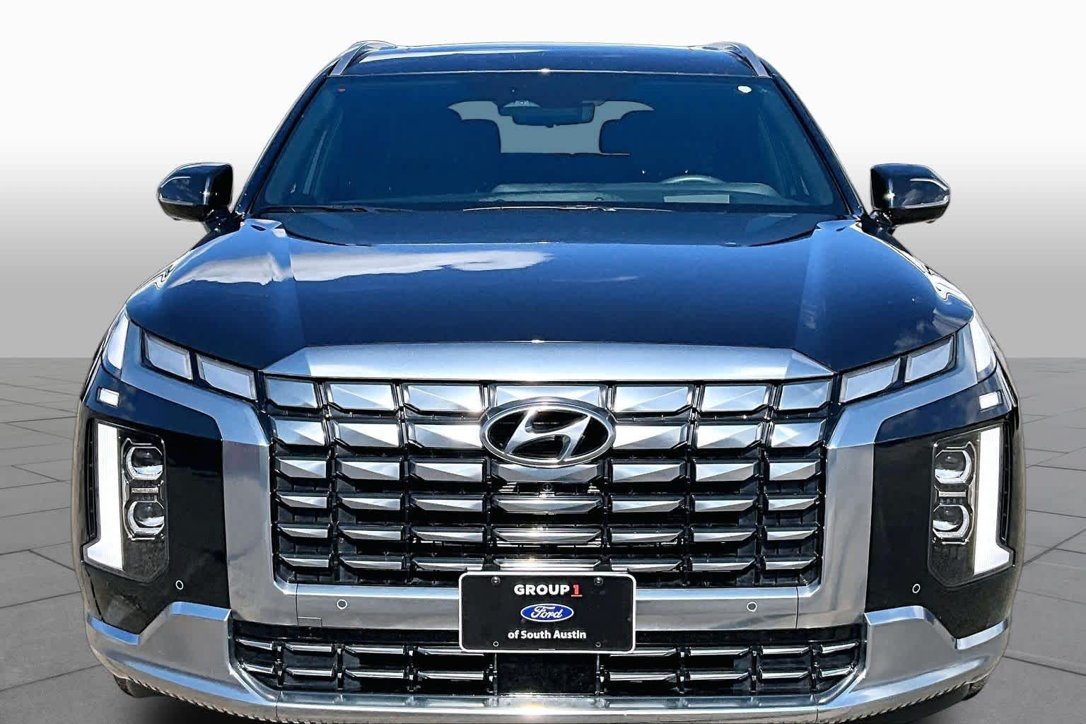Certified Used 2025 Moonlight Cloud Hyundai Calligraphy image 4