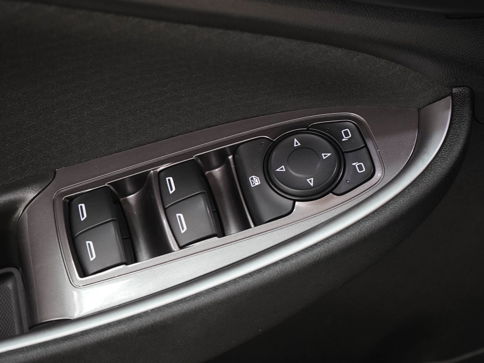 Used 2022 Silver Ice Metallic Chevrolet LS image 19