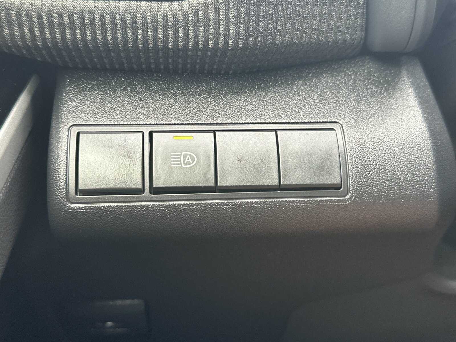 Used 2023 Pearl Toyota XLE 4D Sport Utility image 31