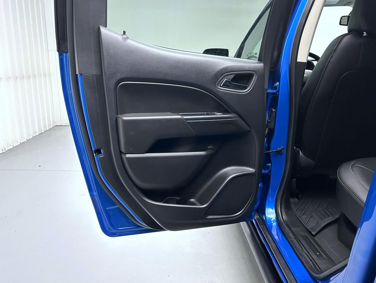Used 2022 Blue Chevrolet ZR2 image 20