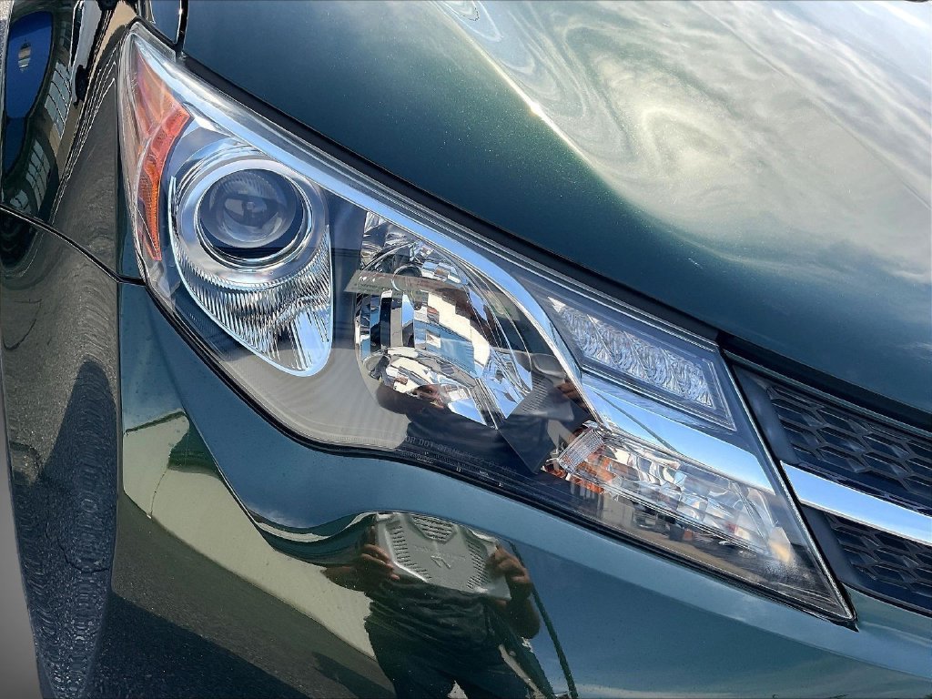 Used 2013 Green Toyota XLE image 32