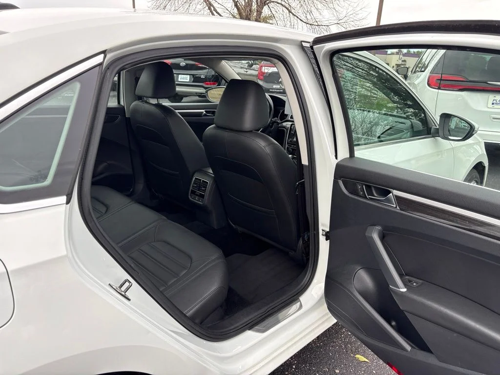 Used 2017 Pure White Volkswagen SEL Premium image 28