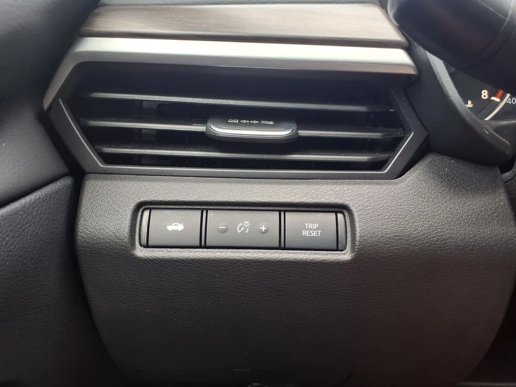 Used 2025 White Nissan 2.5 SV image 30