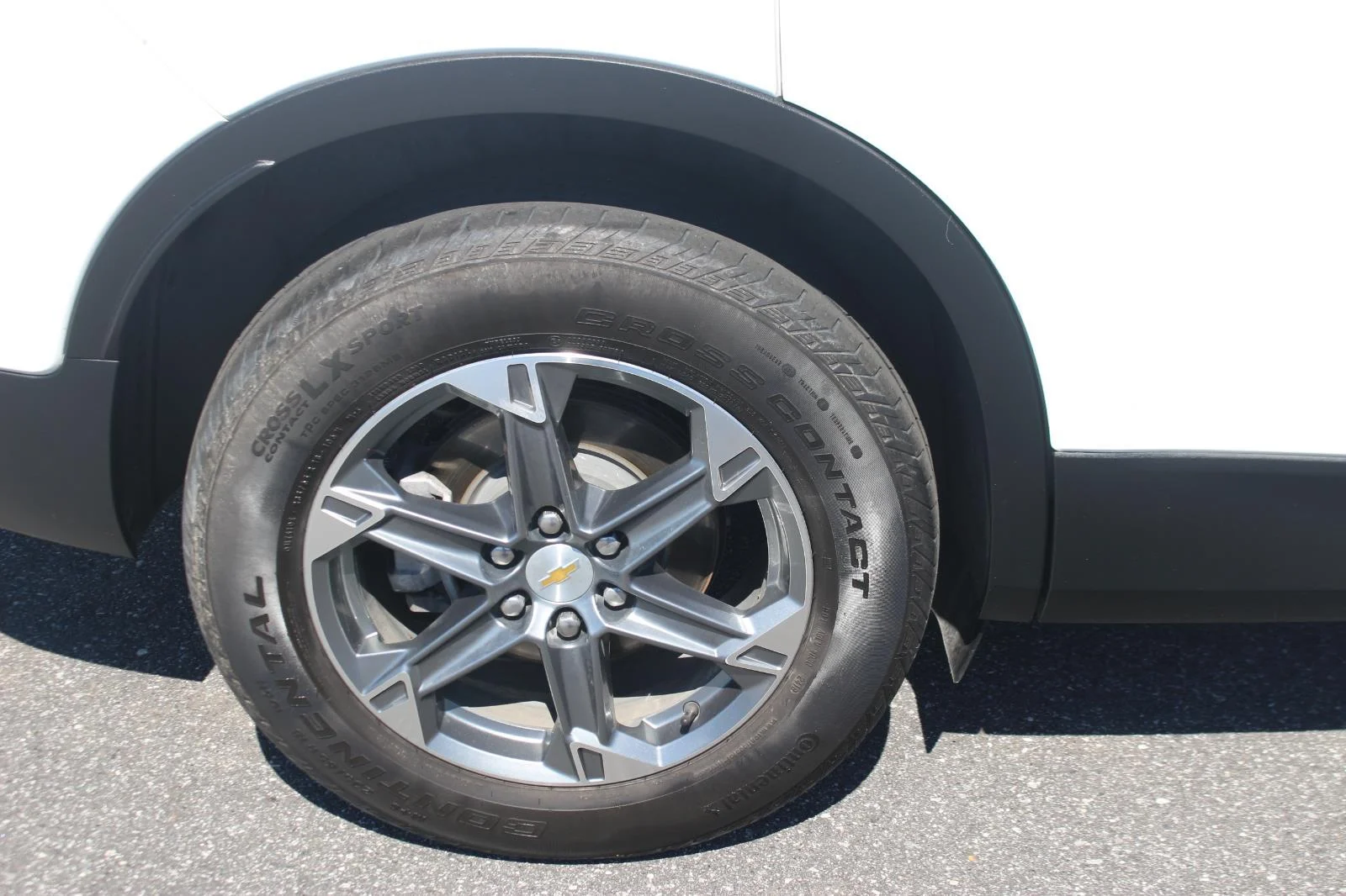 Used 2024 Summit White Chevrolet 2LT image 25