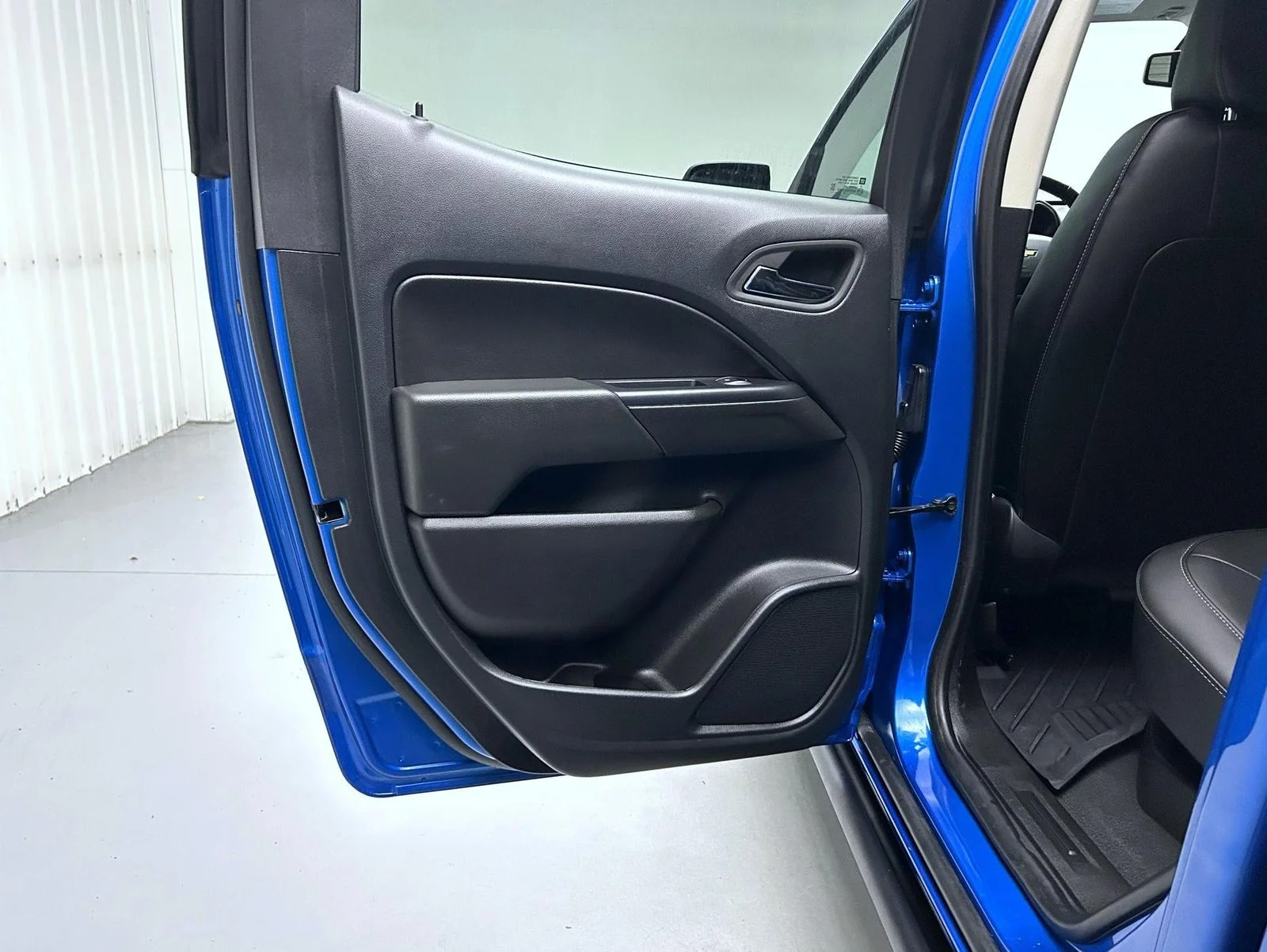 Used 2022 Blue Chevrolet ZR2 image 20