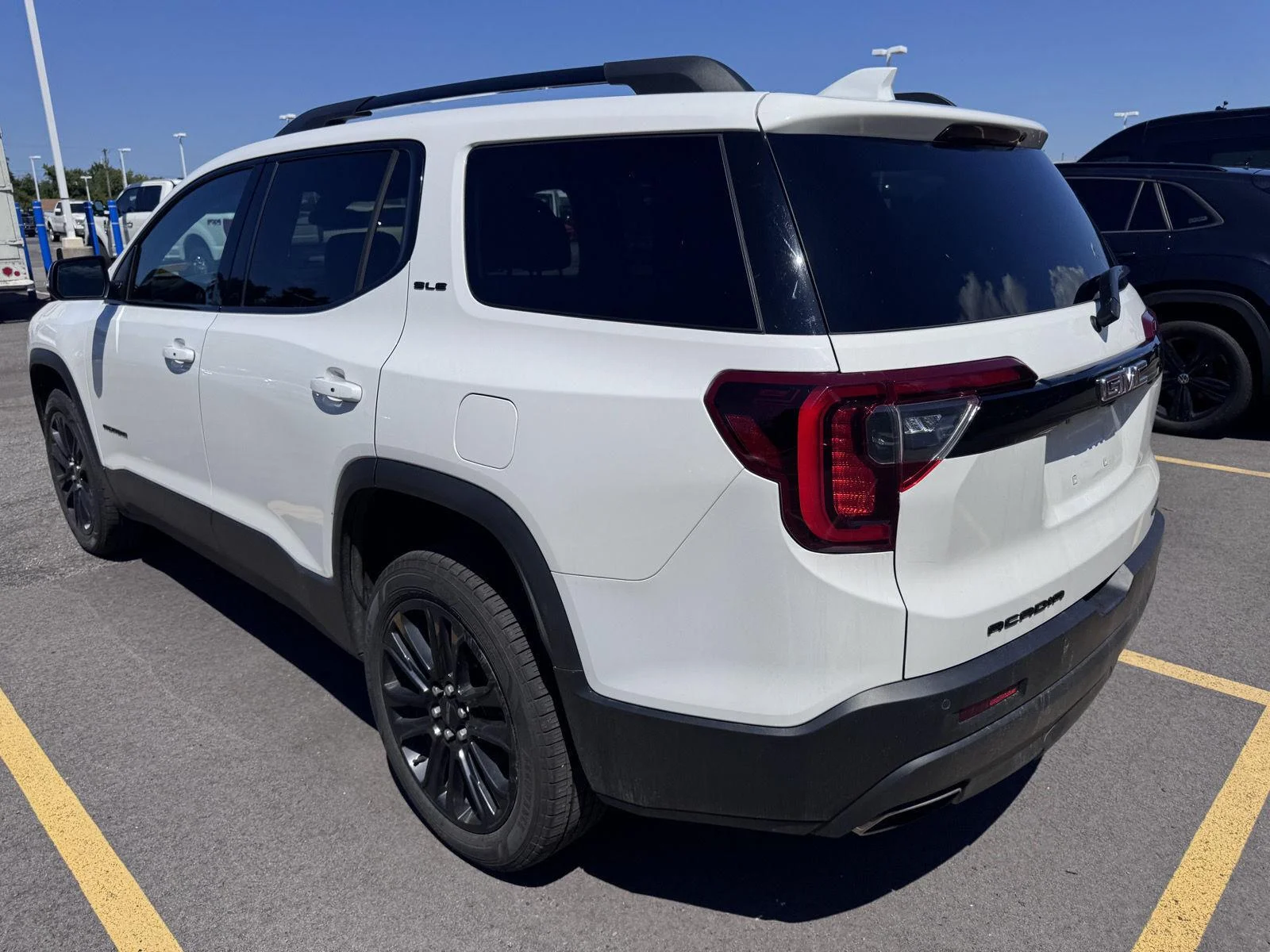 Used 2022 Summit White GMC SLE image 6