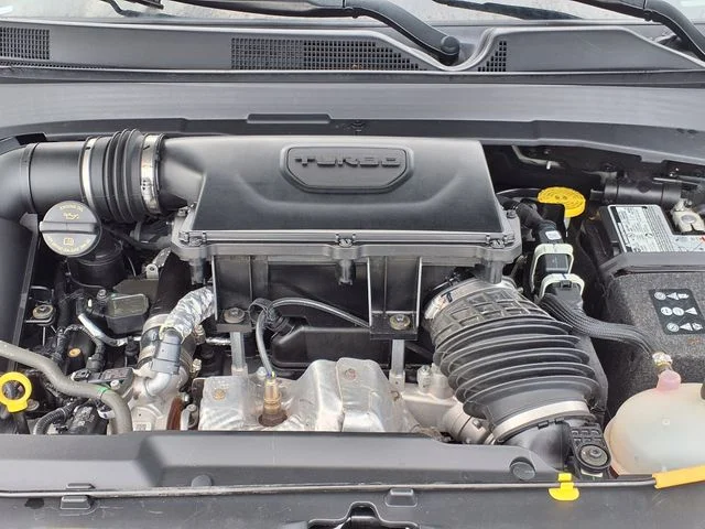 Used 2025 Silver Jeep Latitude image 46