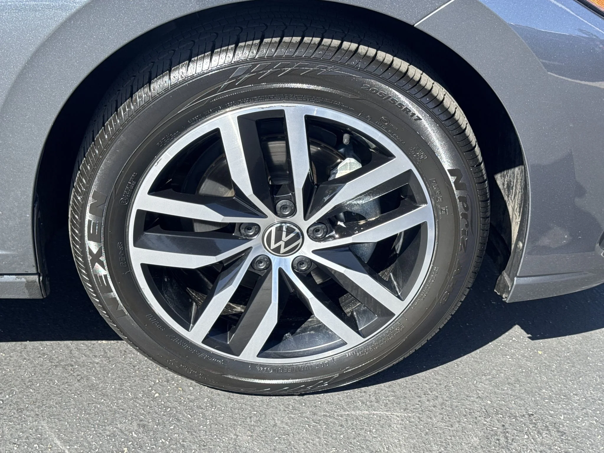 Certified Used 2025 Platinum Gray Metallic Volkswagen SE image 10