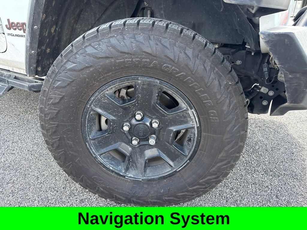 Used 2023 White Jeep Mojave image 2