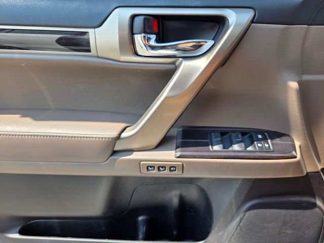 Certified Used 2020  Lexus 460 Luxury image 12